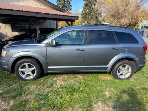Used 2010 Dodge Journey SXT w/ Flexible Seating Group image 5