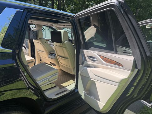 Used 2021 Cadillac Escalade Premium Luxury Platinum AWD/4WD image 19