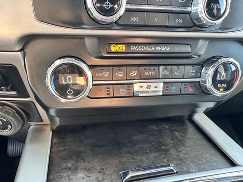 Used 2022 Ford F250 Lariat image 2