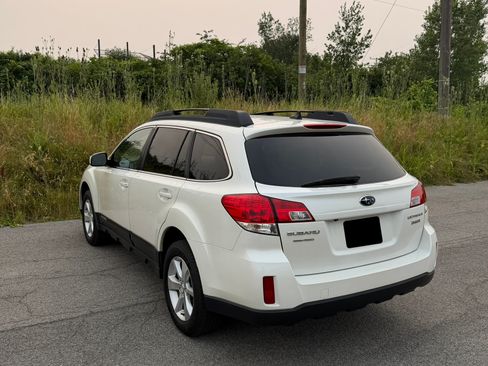 Used 2014 Subaru Outback 3.6R Limited w/ Moonroof Package AWD/4WD image 6