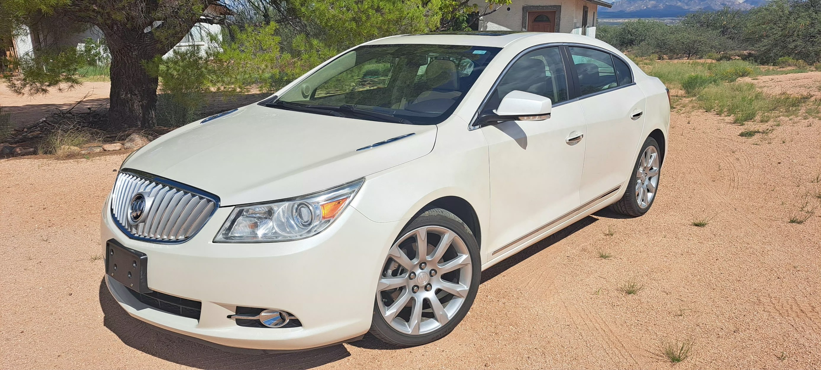 Used 2012 Buick LaCrosse Touring FWD image 1