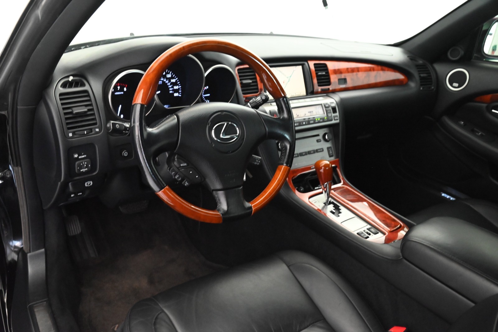 Used 2010 Lexus SC 430 Convertible w/ Preferred Accessory Package RWD image 9