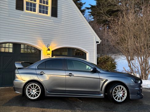 Used 2011 Mitsubishi Lancer Evolution GSR image 2