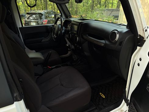 Used 2013 Jeep Wrangler Sport AWD/4WD image 9