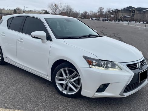 Used 2015 Lexus CT 200h image 1