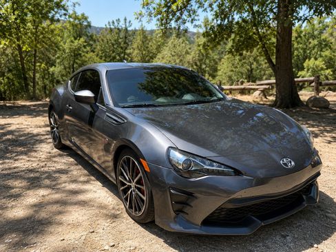 Used 2020 Toyota 86 w/ TRD Handling Package RWD image 1