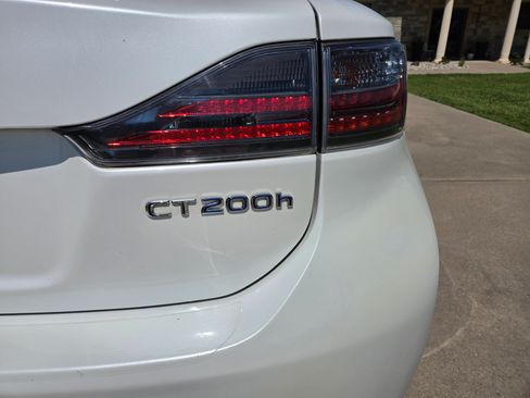Used 2013 Lexus CT 200h w/ Premium Pkg w/Navigation FWD image 6