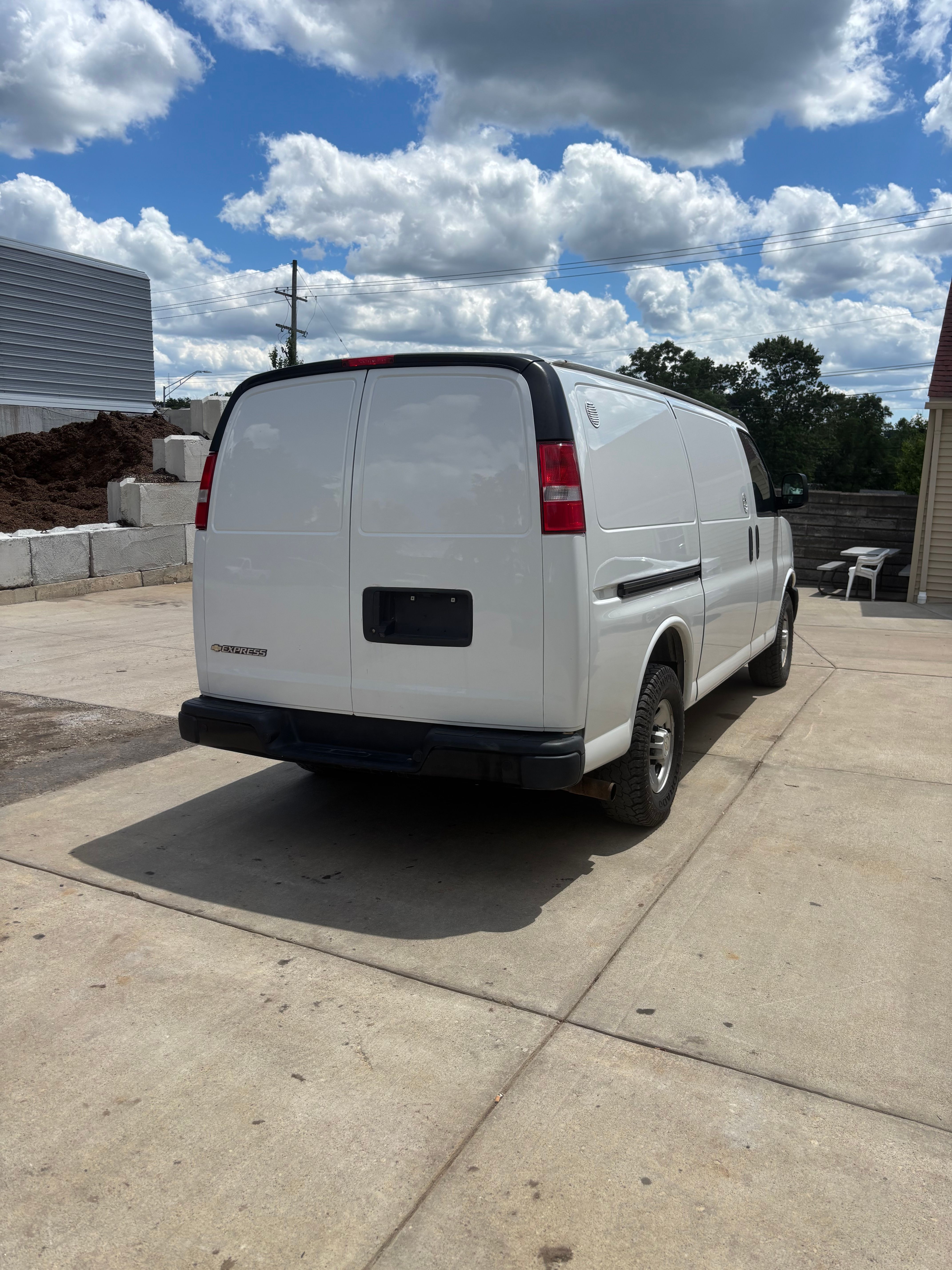 Used 2020 Chevrolet Express 2500 w/ Safety Package RWD image 4
