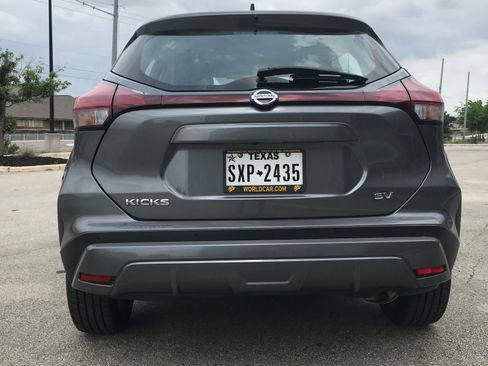 Used 2021 Nissan Kicks SV FWD image 10