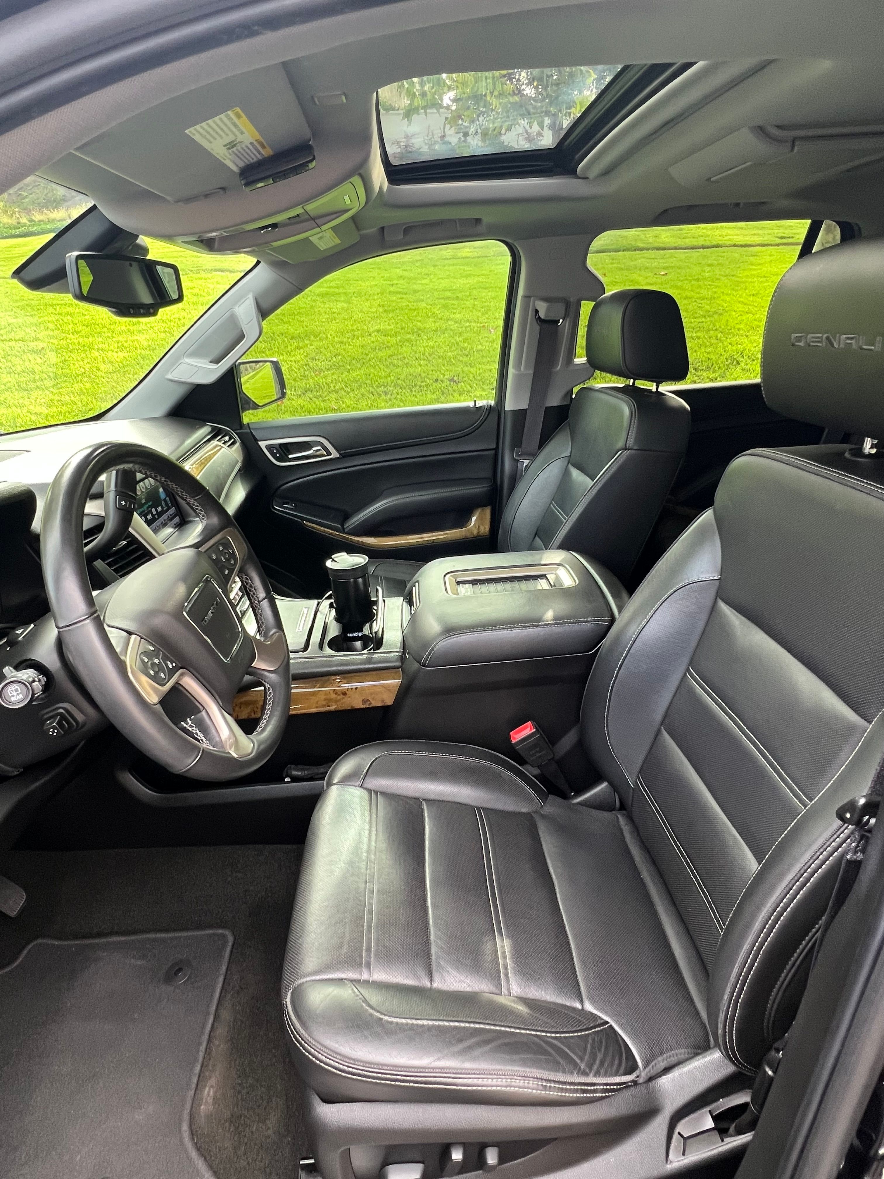 Used 2017 GMC Yukon Denali w/ Open Road Package AWD/4WD image 18