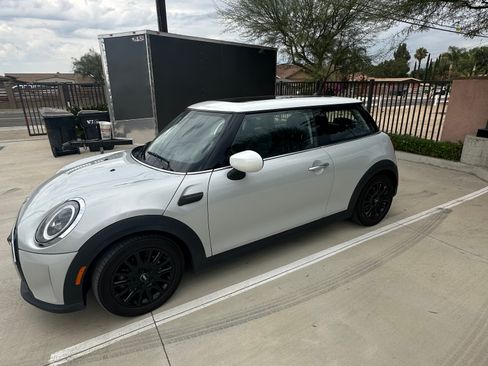 Used 2022 MINI Cooper 2-Door Hardtop image 11