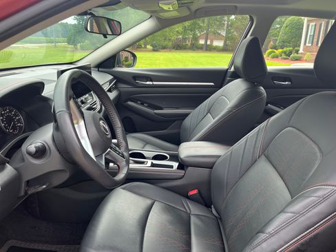 Used 2024 Nissan Altima 2.5 SR w/ SR Premium Package FWD image 10