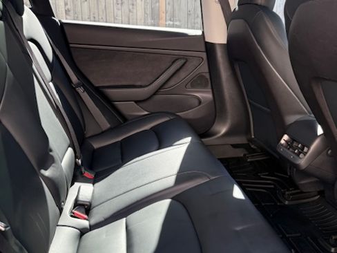 Used 2020 Tesla Model 3 Long Range image 16