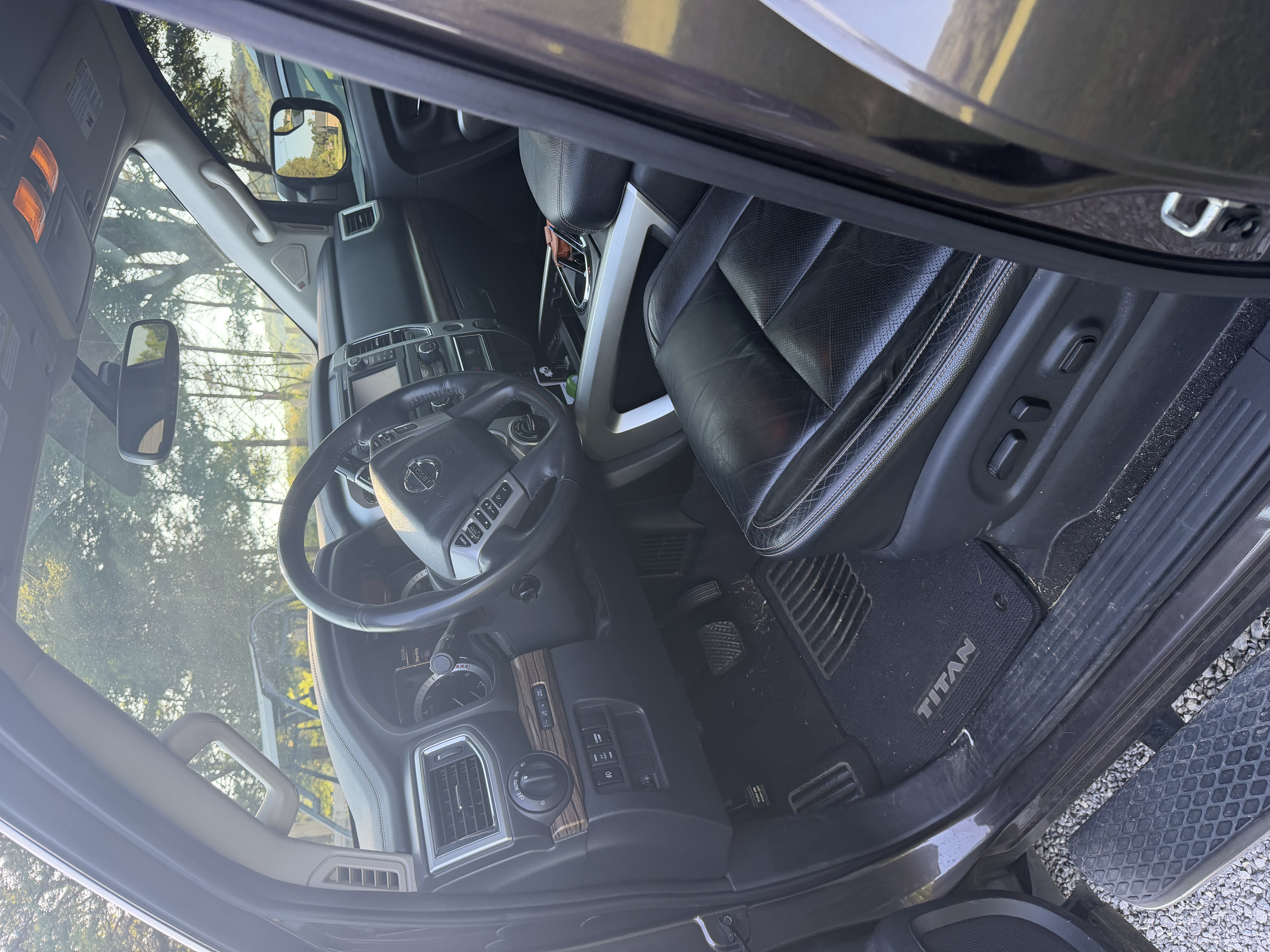Used 2018 Nissan Titan SL AWD/4WD image 4