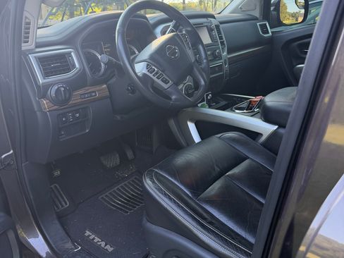 Used 2018 Nissan Titan SL AWD/4WD image 12