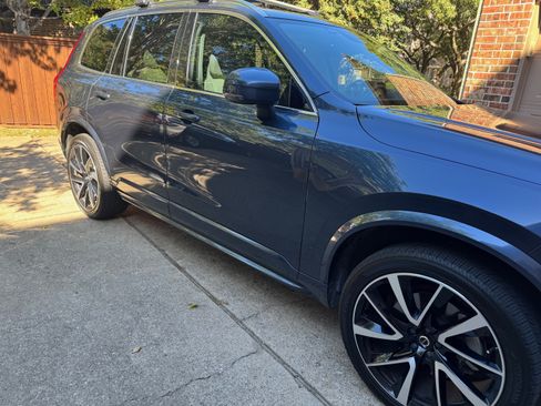 Used 2020 Volvo XC90 T6 Momentum w/ Protection Package image 14