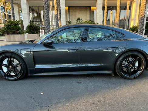 Used 2020 Porsche Taycan 4S image 2