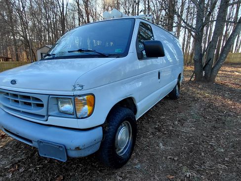 Used 1998 Ford E-150 and Econoline 150 image 10