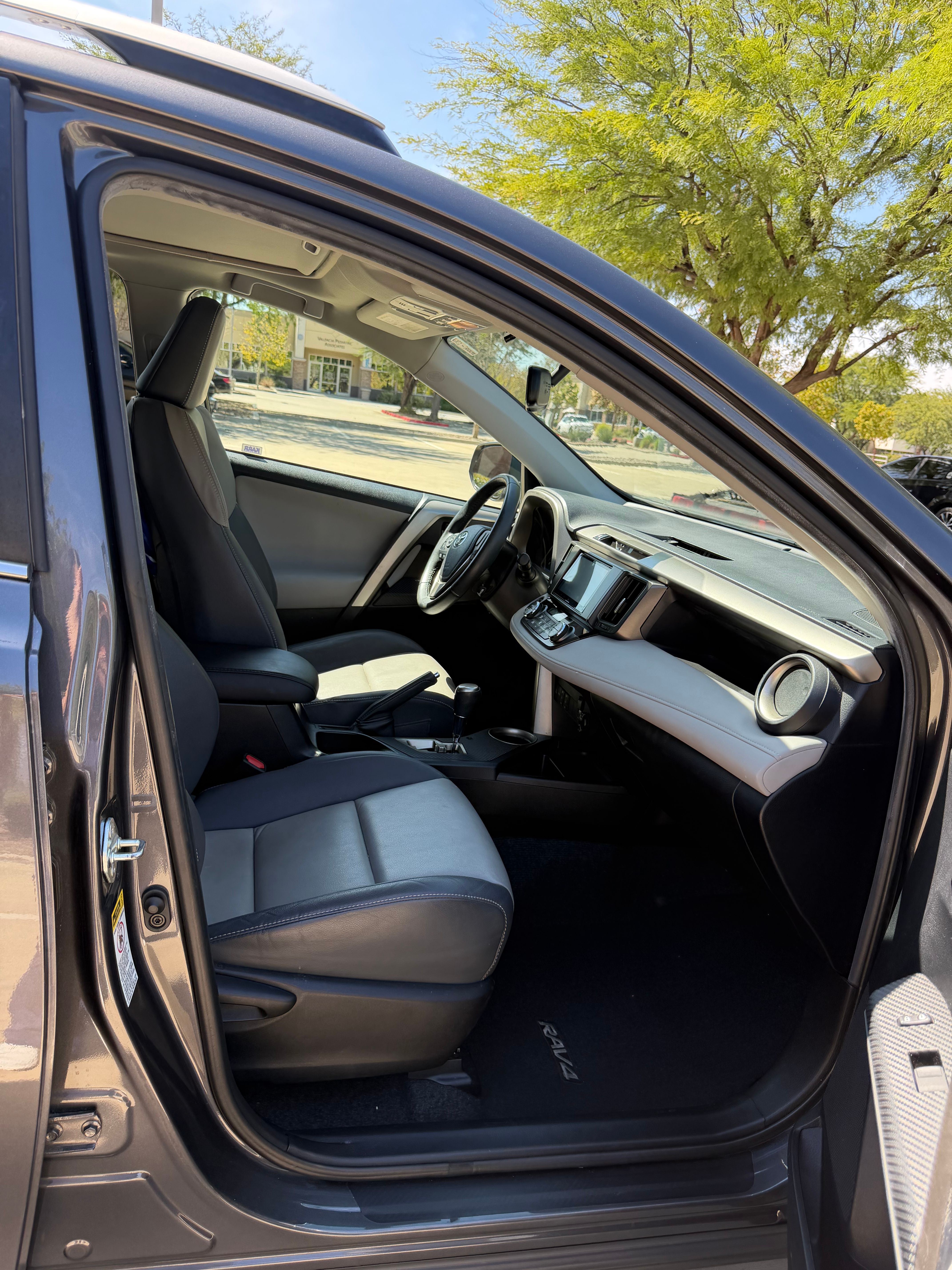 Used 2015 Toyota RAV4 Limited FWD image 12