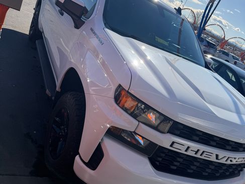 Used 2020 Chevrolet Silverado 1500 Custom w/ Custom Value Package AWD/4WD image 9