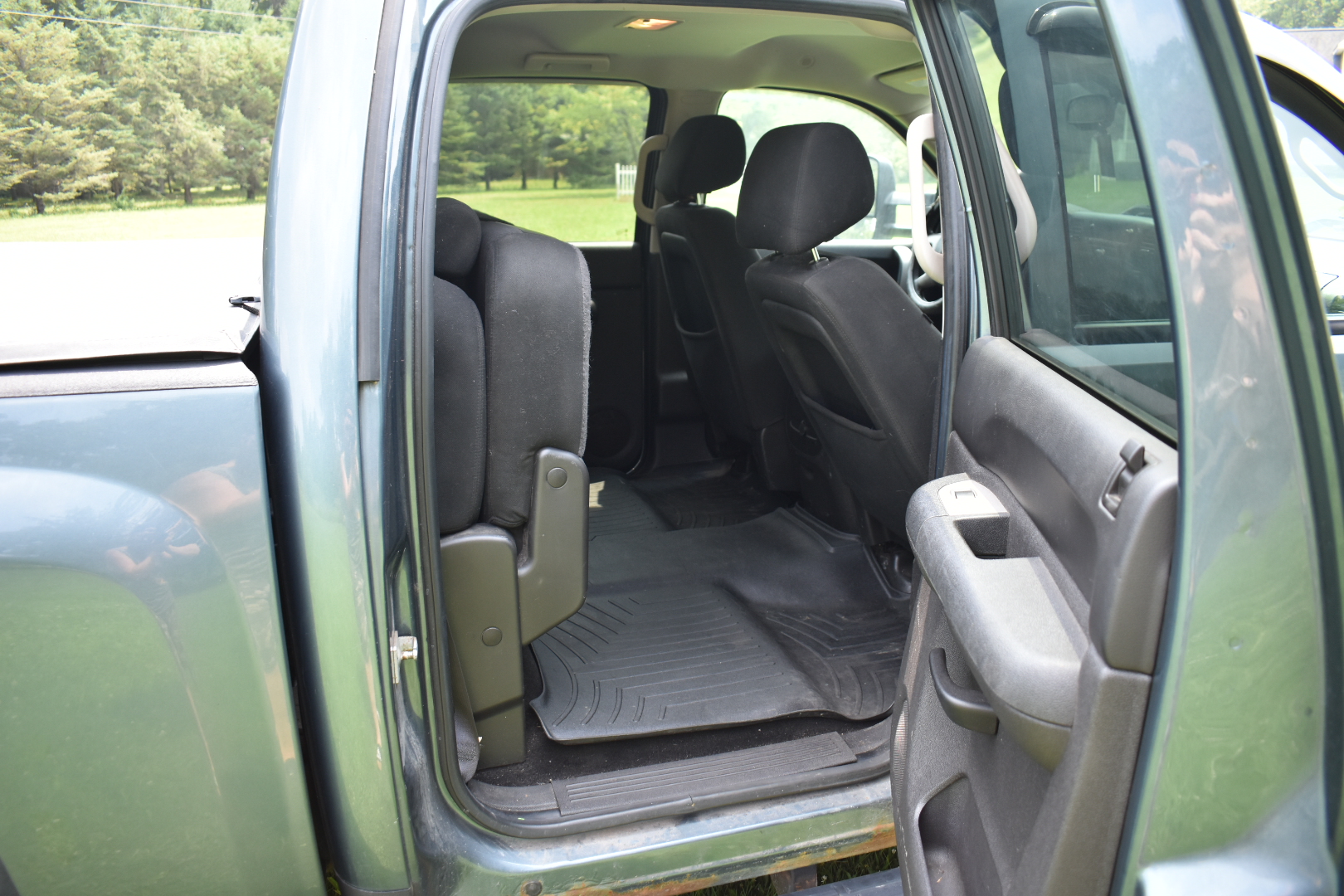 Used 2011 Chevrolet Silverado 1500 LT w/ Interior Plus Package AWD/4WD image 10