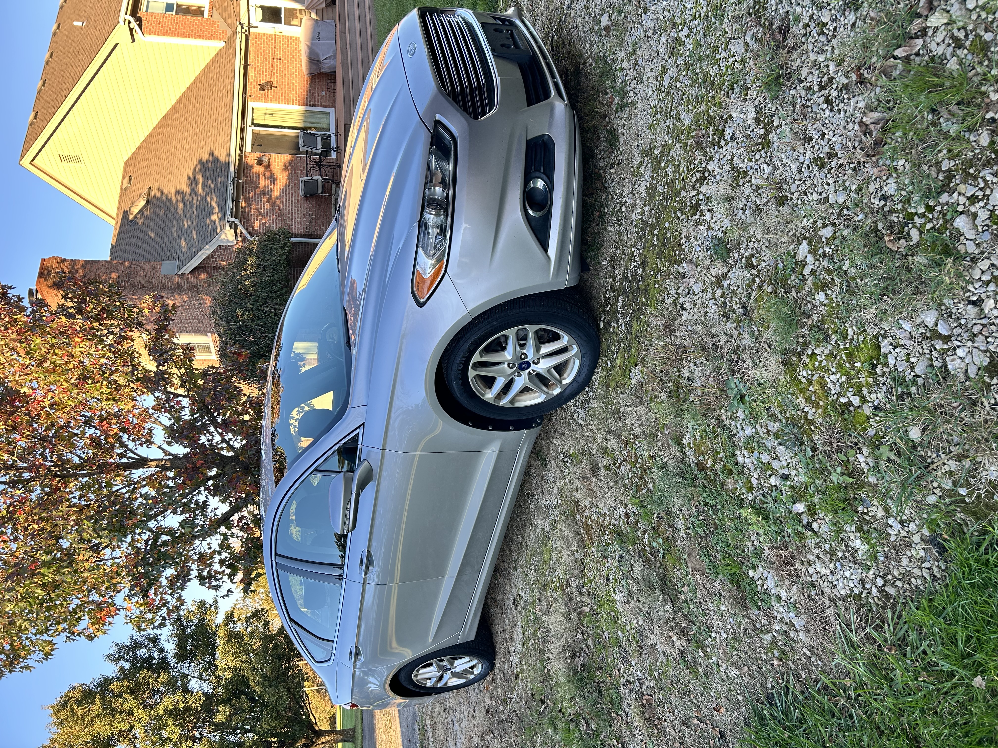 Used 2013 Ford Fusion SE FWD image 1
