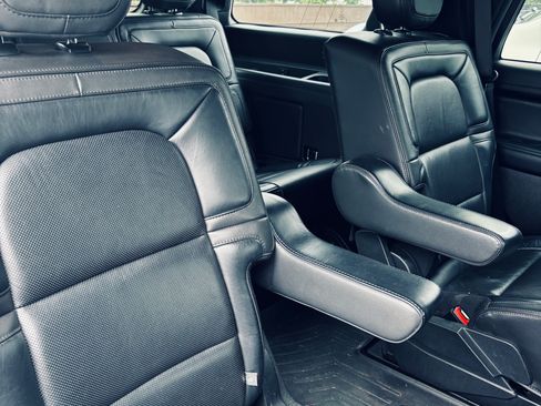 Used 2018 Lincoln Navigator Reserve w/ Technology Package AWD/4WD image 10