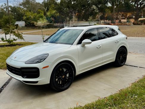 Used 2022 Porsche Cayenne Turbo image 11
