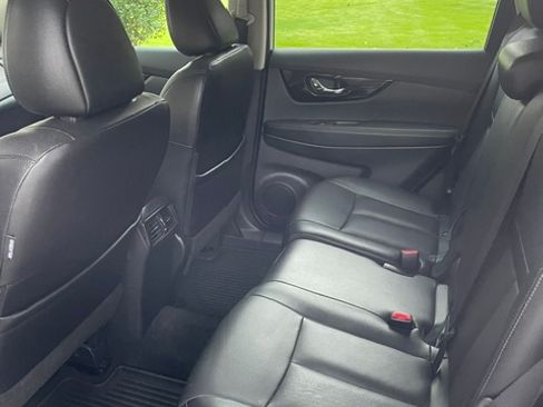 Used 2017 Nissan Rogue SL w/ SL Premium Package FWD image 8