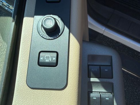 Used 2011 Ford F250 Lariat w/ Lariat Interior Pkg AWD/4WD image 17