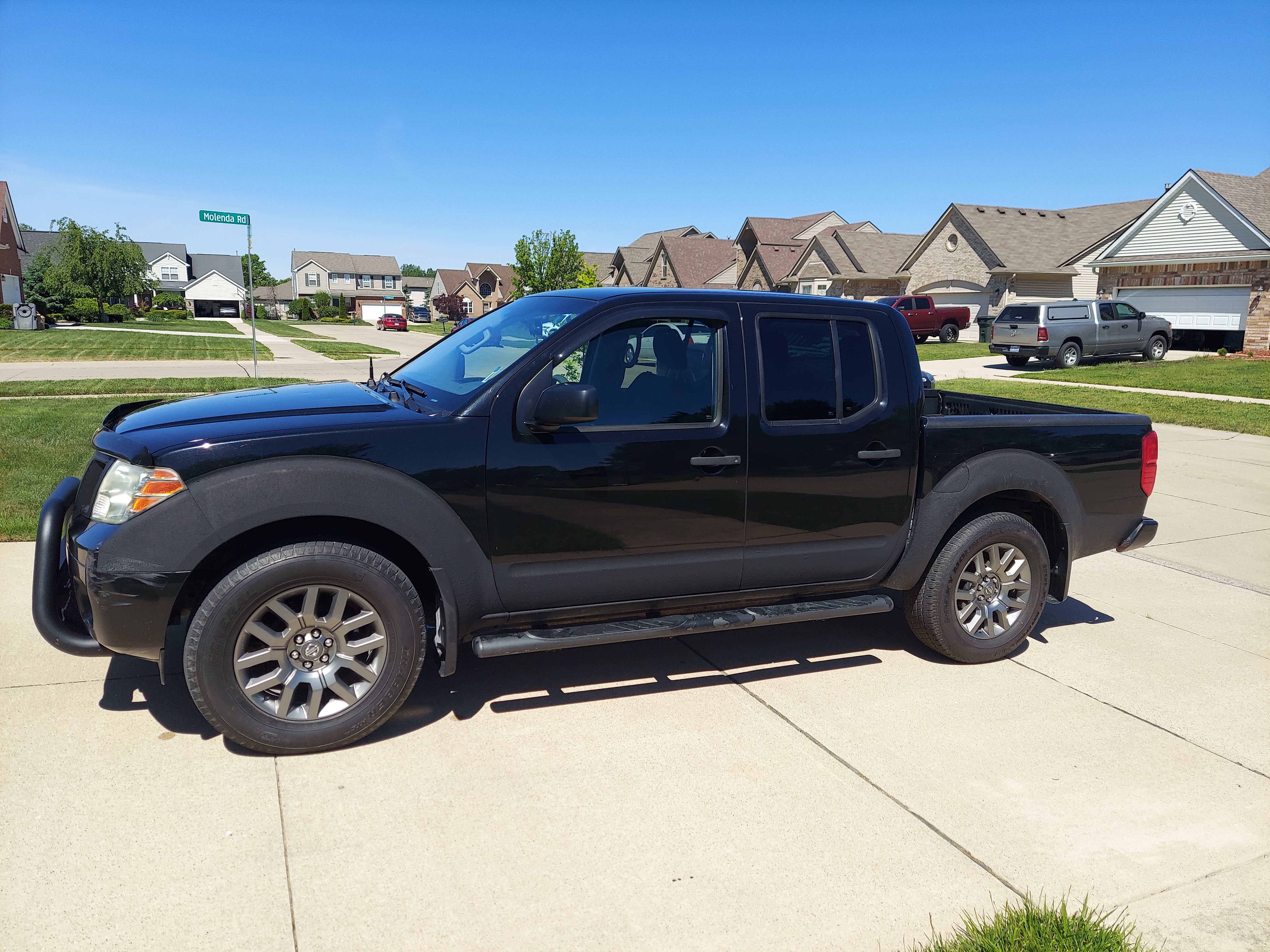 Used 2012 Nissan Frontier SV w/ Sport Appearance Pkg AWD/4WD image 5