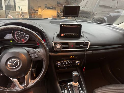 Used 2016 MAZDA MAZDA3 i Touring w/ Popular Equipment Package image 6