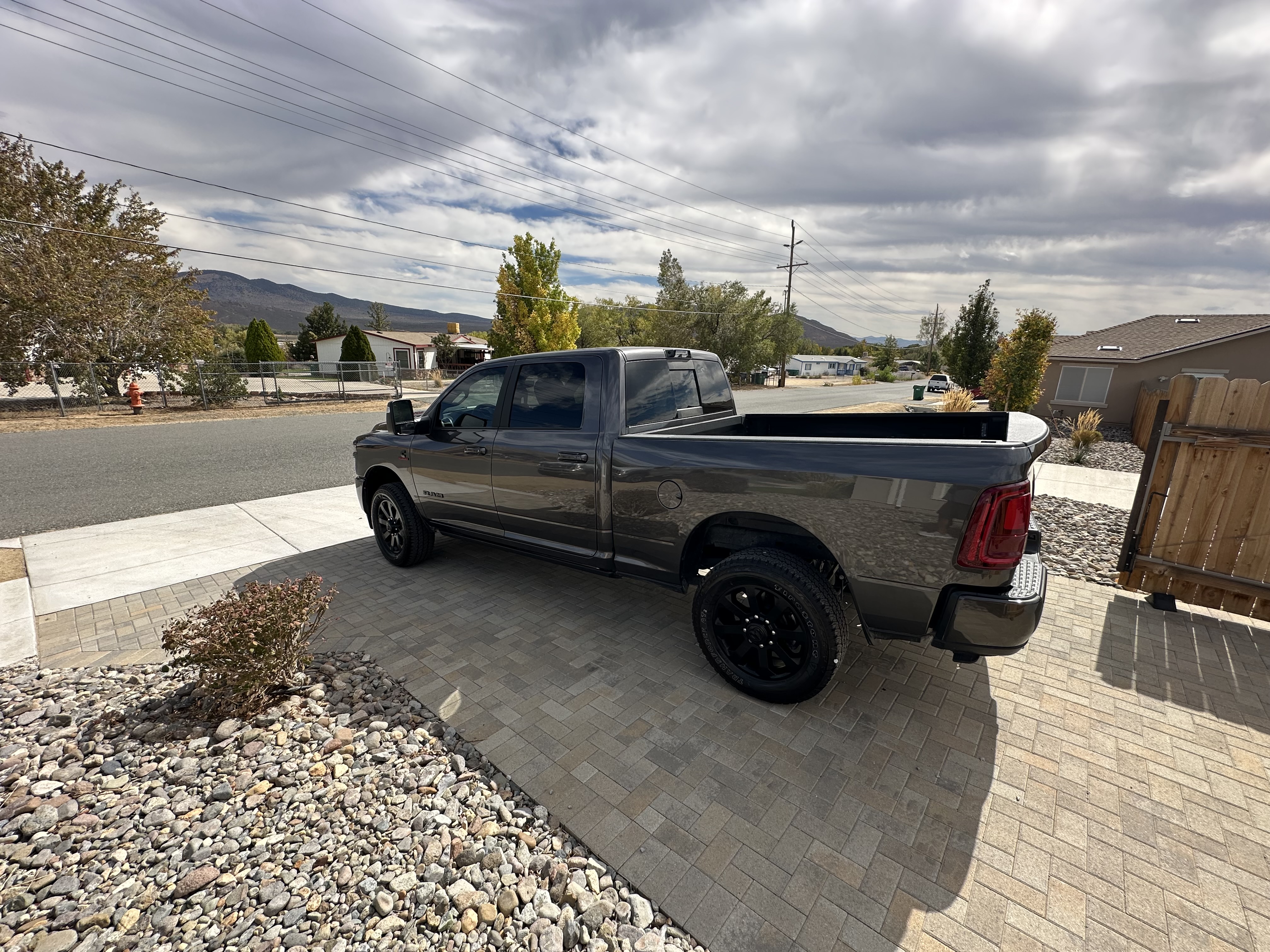 Used 2025 RAM 2500 Laramie AWD/4WD image 4