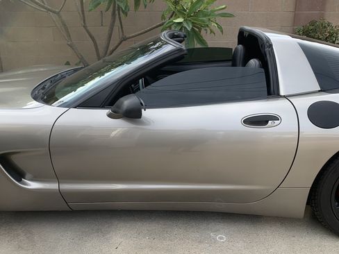 Used 2001 Chevrolet Corvette Coupe w/ Preferred Equipment Group2 image 6