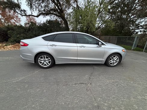 Used 2015 Ford Fusion SE image 6