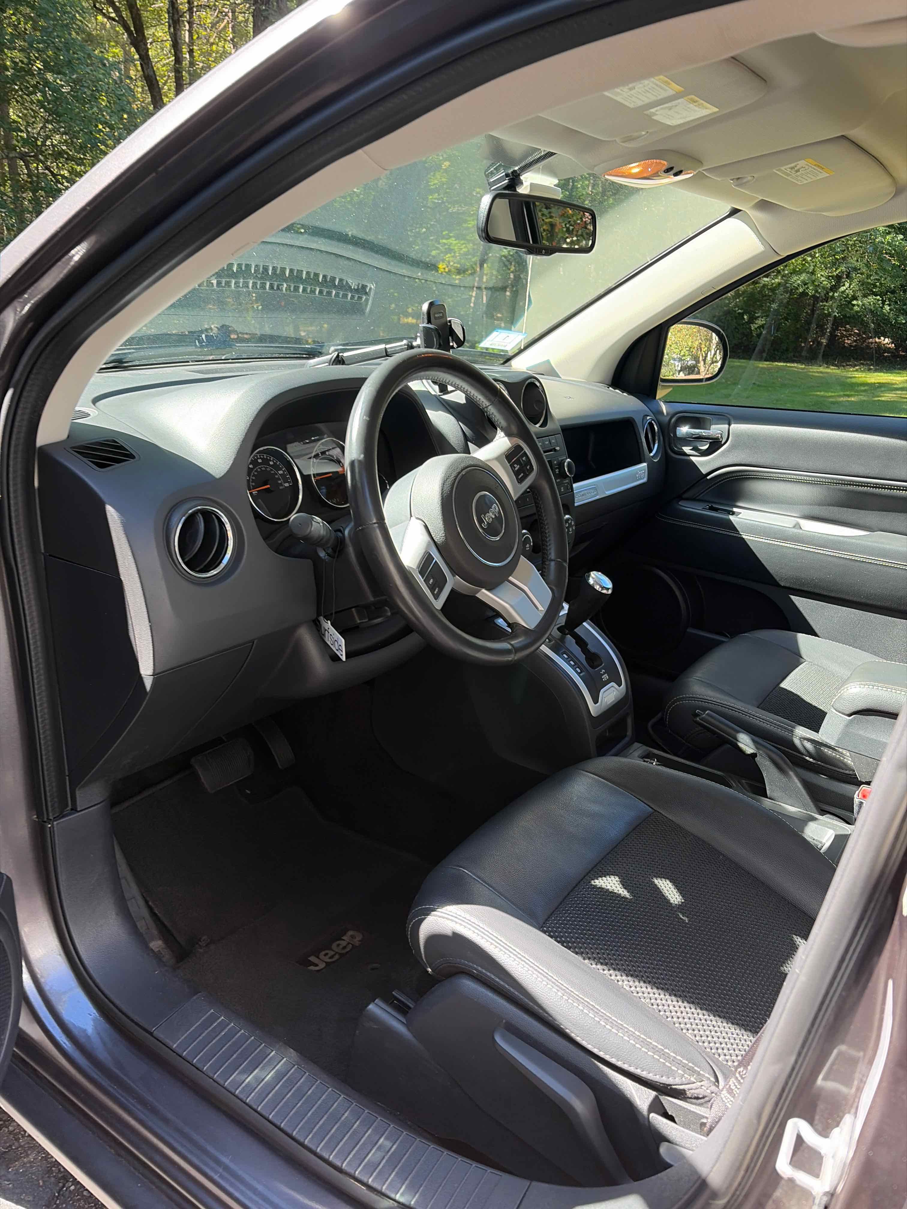 Used 2015 Jeep Compass Latitude AWD/4WD image 12