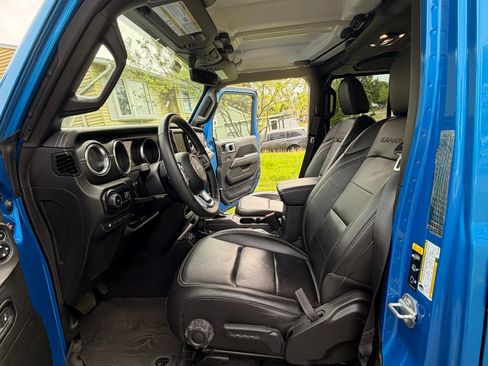 Used 2023 Jeep Wrangler Unlimited Sahara w/ Cold Weather Group AWD/4WD image 15