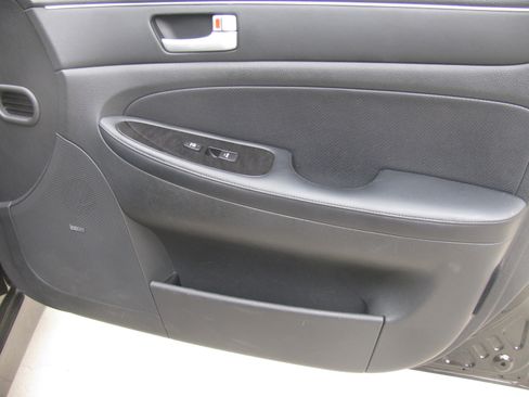 Used 2013 Hyundai Genesis 3.8 w/ Technology Pkg image 8