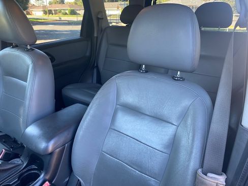 Used 2006 Ford Escape 2WD Hybrid image 4