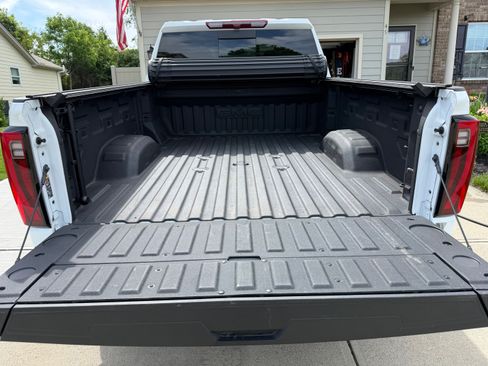 Used 2024 GMC Sierra 2500 SLT w/ SLT Premium Package AWD/4WD image 12