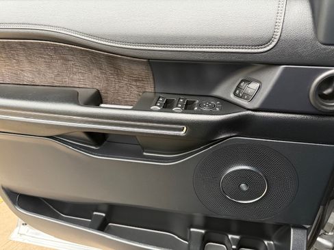 Used 2021 Ford Expedition Limited image 23