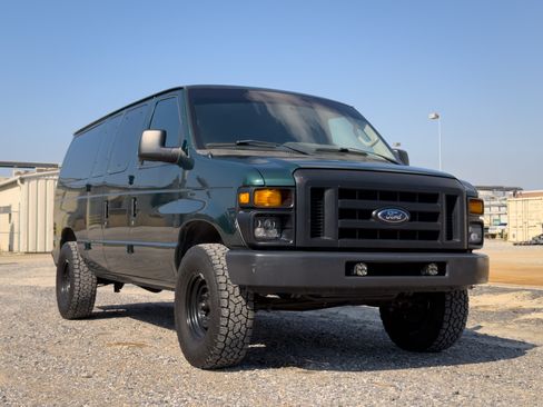 Used 2009 Ford E-150 and Econoline 150 Wagon RWD image 13