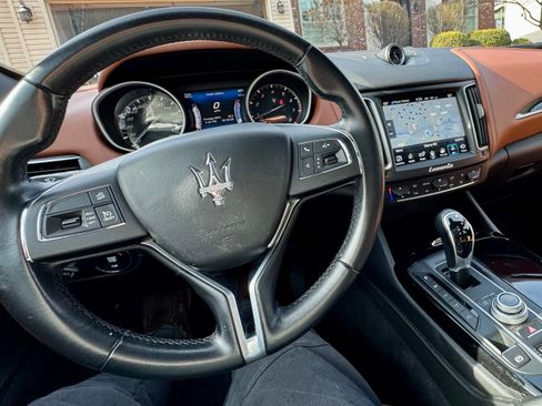Used 2017 Maserati Levante Sport Utility 4D image 5