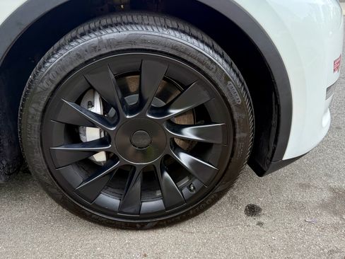 Used 2023 Tesla Model Y Long Range image 14