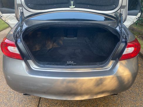 Used 2011 INFINITI M37 w/ Deluxe Touring Pkg image 8