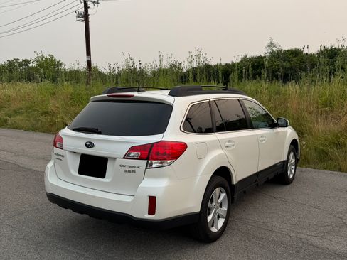 Used 2014 Subaru Outback 3.6R Limited w/ Moonroof Package AWD/4WD image 9