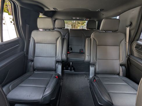 Used 2023 GMC Yukon Denali w/ Advanced Technology Package image 14