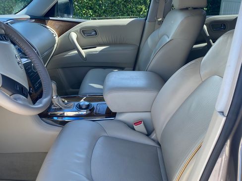 Used 2014 INFINITI QX80 4WD w/ Theater Package image 4