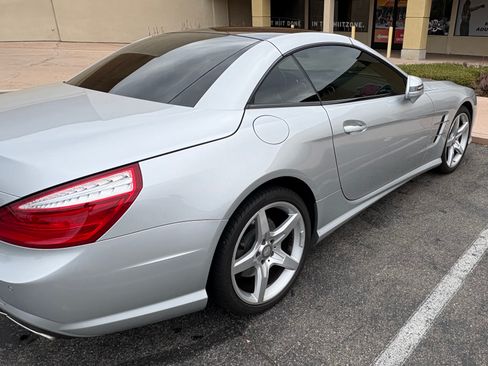 Used 2014 Mercedes-Benz SL 550 image 4