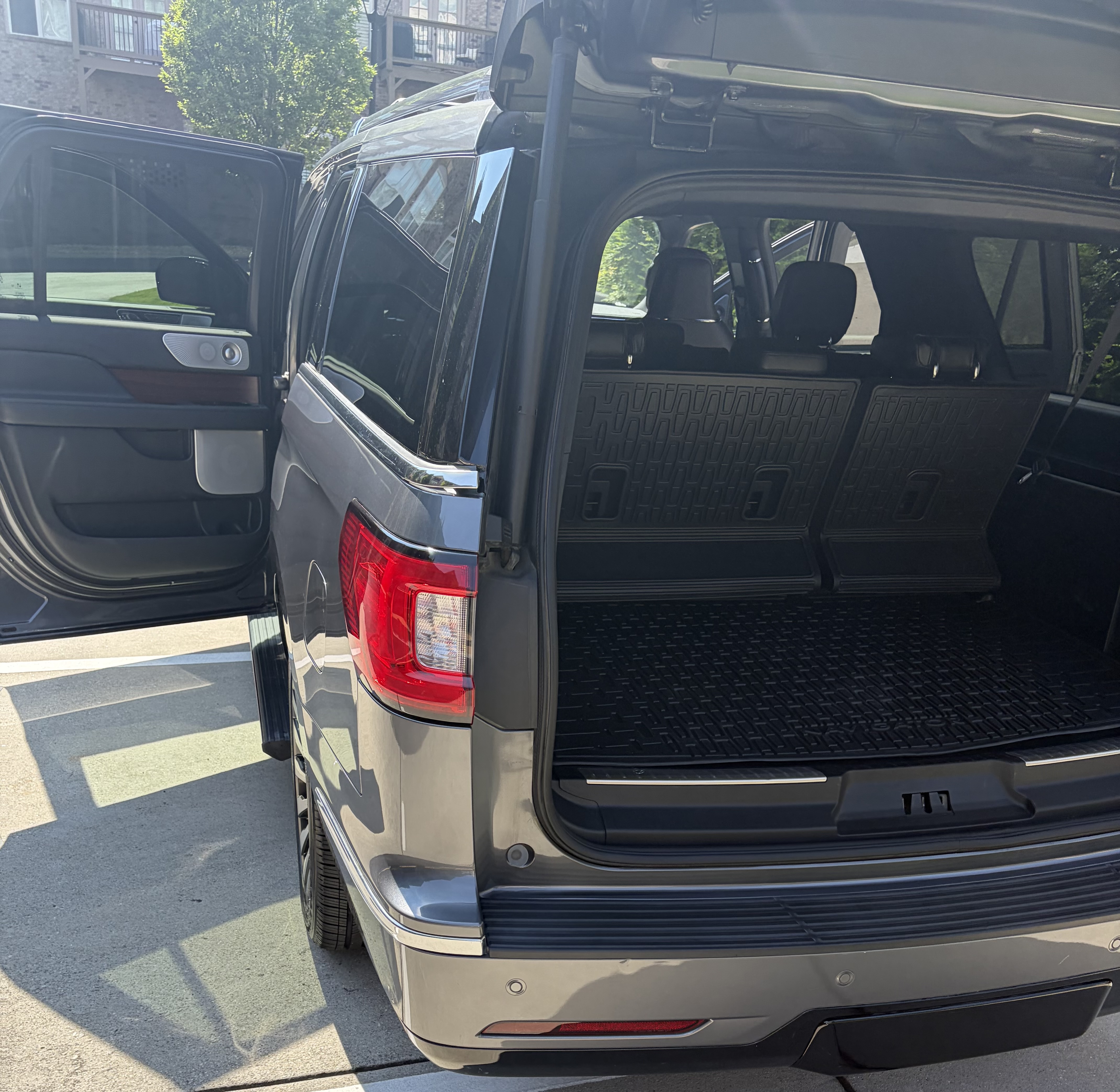 Used 2021 Lincoln Navigator L Reserve w/ Luxury Package RWD image 15